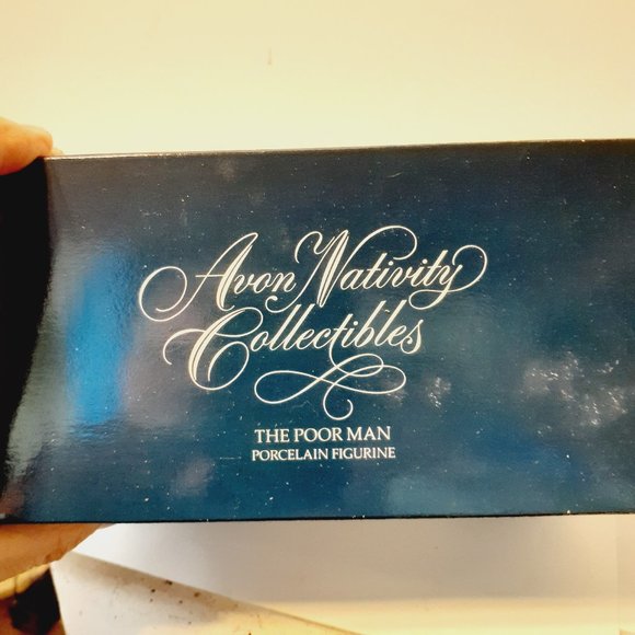 Avon Nativity Collectibles THE POOR MAN White Porcelain Bisque Figurine 1990 - Picture 5 of 14